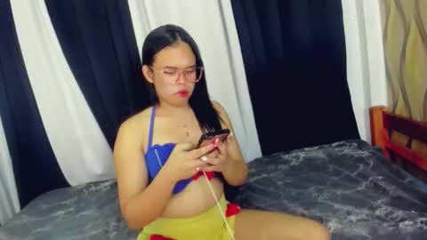Snapshot of _eyesonme69_ chatting on September 16, 6:34 pm dianna online show from September 16, 6:34 pm