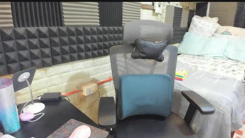 lexie online show from April 6, 4:46 am