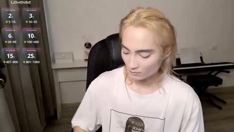 _meow_neko_ online show from February 17, 9:17 am