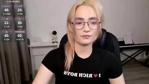 _meow_neko_ online show from February 23, 10:57 pm