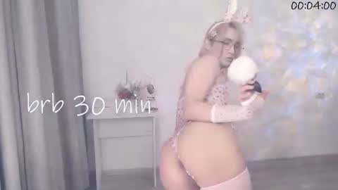 _meow_neko_ online show from July 6, 3:03 pm