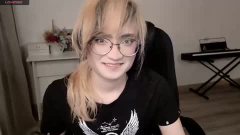_meow_neko_ online show from July 25, 2:42 am