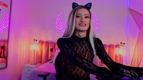 Snapshot of _scarletmoore chatting on October 20, 8:06 am Scarlett online show from October 20, 8:06 am