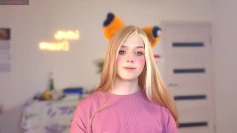 Snapshot of _yourfoxy_ chatting on October 12, 2:19 pm LITTLE FOX online show from October 12, 2:19 pm