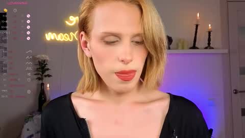 LITTLE FOX online show from November 29, 3:58 pm