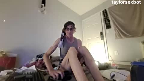 TaylorSexbot online show from April 16, 12:28 pm
