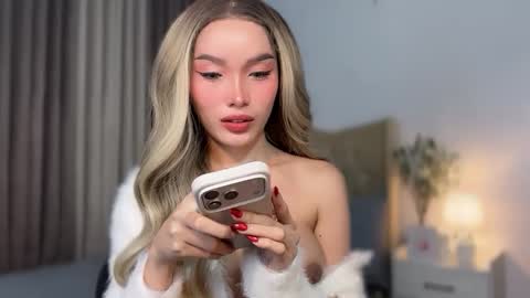 adrianna_limaxx online show from April 7, 5:14 pm