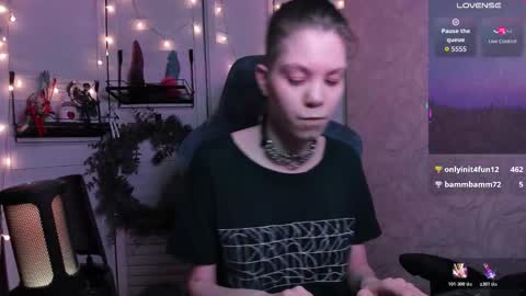 aesthetic_being online show from December 15, 8:14 pm