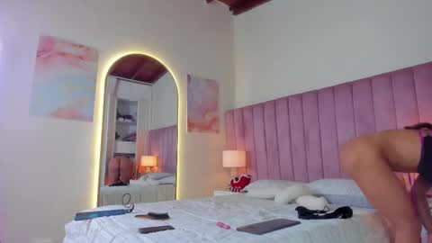 Alejandra Arango online show from December 3, 9:30 pm