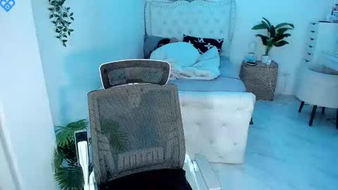Snapshot of alexa_louise chatting on December 5, 11:33 am ALEXA - DONT FORGET TO FOLLOW AND RATE ME THUMBS UP online show from December 5, 11:33 am