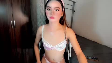 Snapshot of alexa_louise chatting on December 21, 2:04 pm ALEXA - DONT FORGET TO FOLLOW AND RATE ME THUMBS UP online show from December 21, 2:04 pm