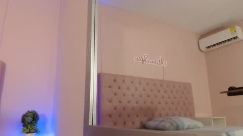 Snapshot of alice_sofia chatting on October 18, 1:48 pm Sofia online show from October 18, 1:48 pm