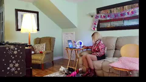 Alicia deHart  Help me reach 1000 Followers. Its FREE online show from June 21, 7:06 pm