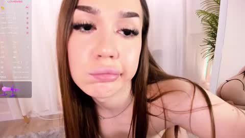 Snapshot of alina_39 chatting on October 11, 5:59 pm alina_39 online show from October 11, 5:59 pm