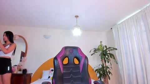 AlinaSimmons online show from April 13, 12:42 pm