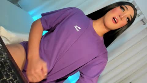 Snapshot of allareillusionxxx chatting on October 12, 1:24 pm Miss Gia online show from October 12, 1:24 pm