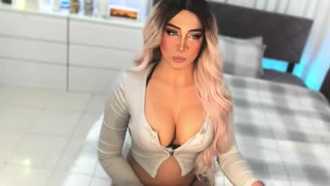 Miss Gia online show from November 23, 1:51 am