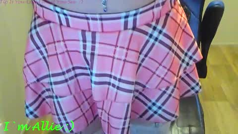 Snapshot of allie__kat chatting on October 12, 2:08 pm Allie online show from October 12, 2:08 pm