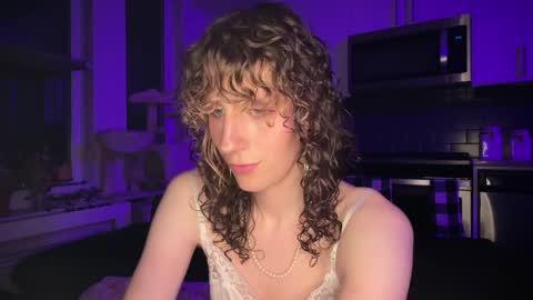 Alyssa online show from April 25, 9:46 am