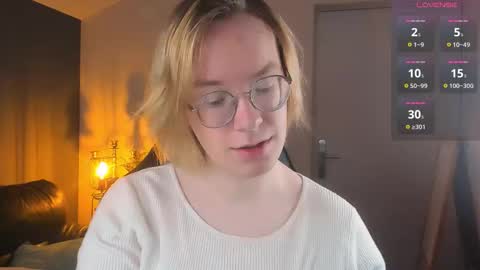 Snapshot of amanda_butlerr chatting on October 12, 9:45 am Hi im Amanda online show from October 12, 9:45 am