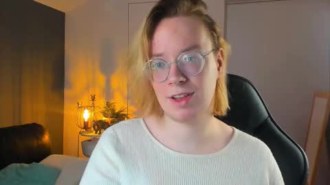 Snapshot of amanda_butlerr chatting on October 18, 10:08 am Hi im Amanda online show from October 18, 10:08 am