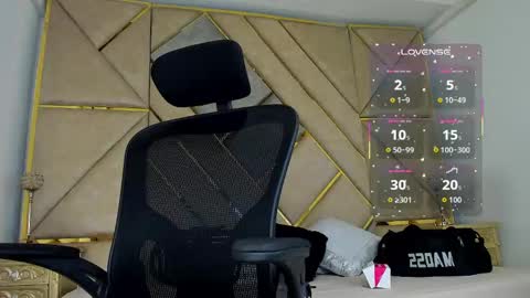 Snapshot of amber_adams_ chatting on October 8, 5:58 pm A M B E R - A D A M S online show from October 8, 5:58 pm