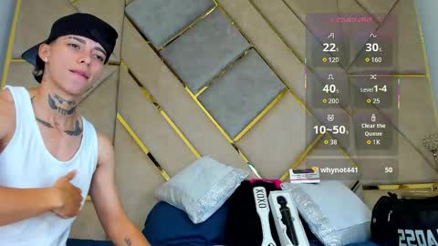 Snapshot of amber_adams_ chatting on October 16, 4:18 pm A M B E R - A D A M S online show from October 16, 4:18 pm