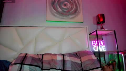 Snapshot of amethyst_ts chatting on December 20, 3:14 am AMETHYST look at my BIO online show from December 20, 3:14 am