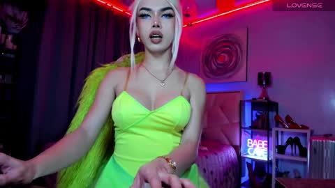 Snapshot of amethyst_ts chatting on January 23, 12:57 am AMETHYST look at my BIO online show from January 23, 12:57 am