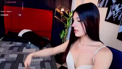Snapshot of angel_dragun chatting on October 10, 4:46 am Angel-dragun online show from October 10, 4:46 am