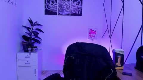 Snapshot of angel_dragun chatting on October 18, 3:43 am Angel-dragun online show from October 18, 3:43 am
