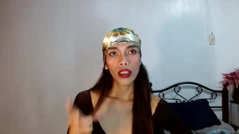 SENORITA online show from January 28, 1:05 pm