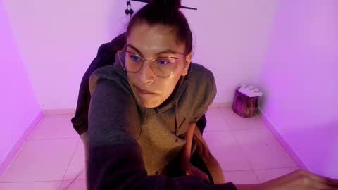 angele online show from March 1, 8:14 pm