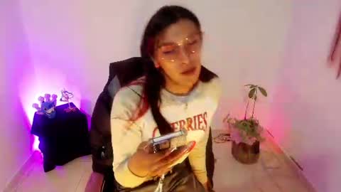 angele online show from June 24, 7:01 pm