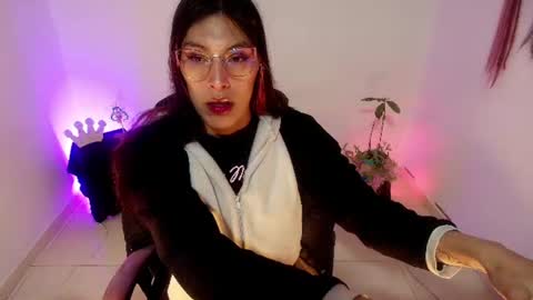 angele online show from July 19, 7:17 pm