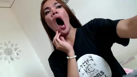 Yhanna online show from December 9, 2:56 am