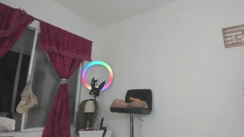 Snapshot of angye_hot chatting on December 22, 12:27 pm Jovana Michell online show from December 22, 12:27 pm