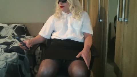 Anne Best online show from December 1, 8:44 pm