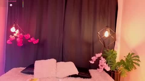 Snapshot of antonellastar24_ chatting on October 19, 3:32 am Antonella online show from October 19, 3:32 am