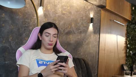 Ariaa online show from January 5, 6:33 pm