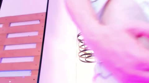 Ari  online show from October 24, 1:49 pm