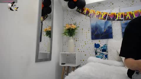 Ari  online show from November 3, 12:48 pm