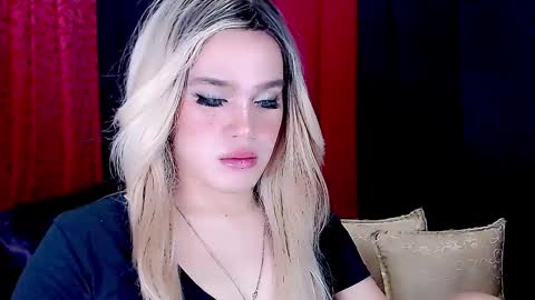 ARIANNE CUMS  online show from February 11, 11:10 am