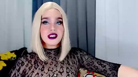 ARIANNE CUMS  online show from February 25, 5:30 am