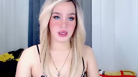 ARIANNE CUMS  online show from March 2, 8:27 am