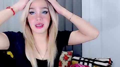 ARIANNE CUMS  online show from March 5, 8:50 am