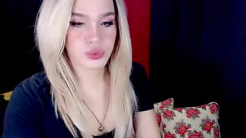 ARIANNE CUMS  online show from March 8, 8:44 am