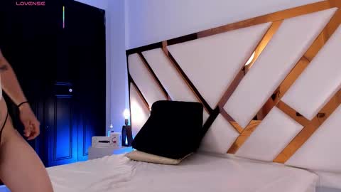 Aron cruz  online show from March 20, 1:34 pm