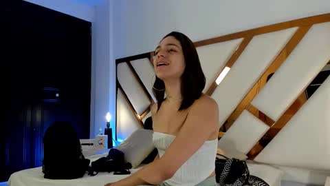 Aron cruz  online show from March 21, 1:05 pm