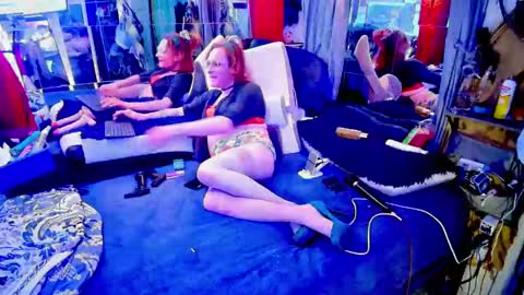 Snapshot of ashmomo chatting on December 24, 7:39 am ashmomo online show from December 24, 7:39 am